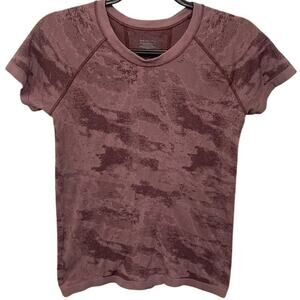 Athleta Camo Tee Shirt Activewear Short Sleeve Crewneck Red Purple Size Medium